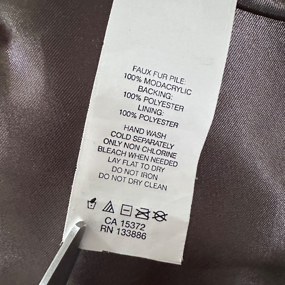 *$5 CLEARANCE** Faux Fur cropped vest Taupe colour Lined small - Picture 5 of 5